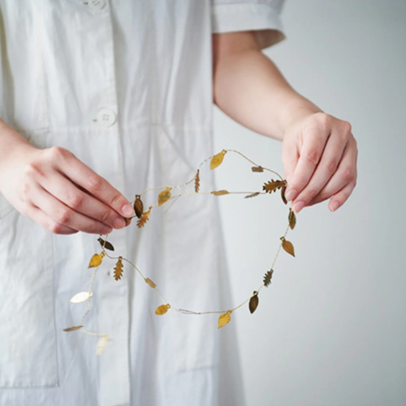 Fog Linen Work Brass Garland Leaf - Image 2