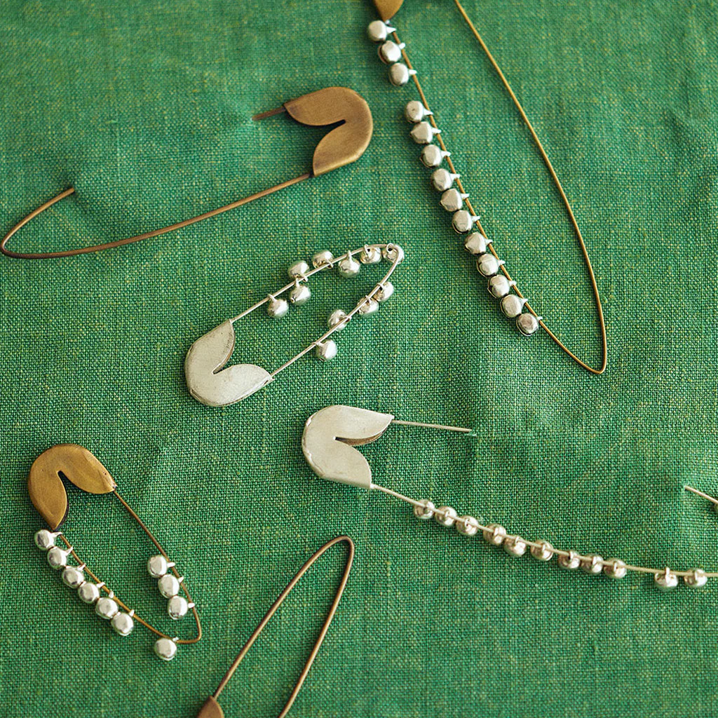 Fog Linen Work Brass Safety Pin (M) - Image 3